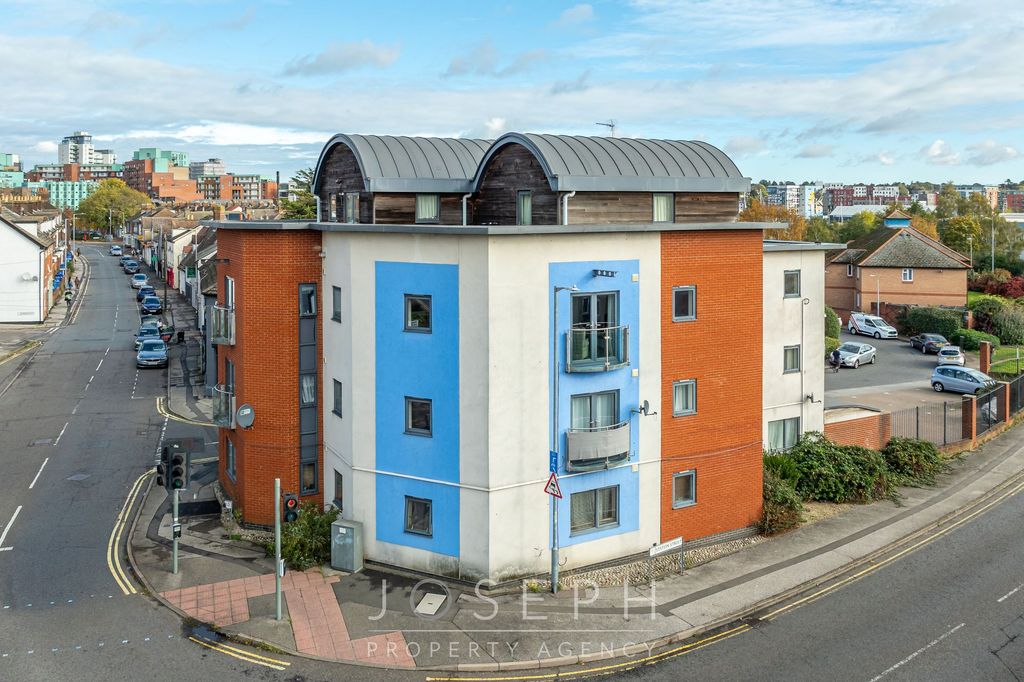 Property photo 1 of 8