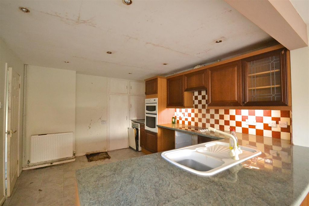 Property photo 2 of 14 032.Png