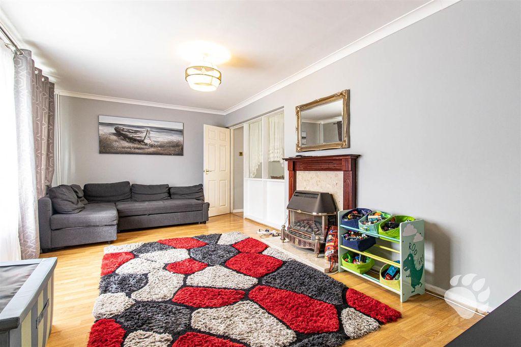 Property photo 2 of 19 Lounge