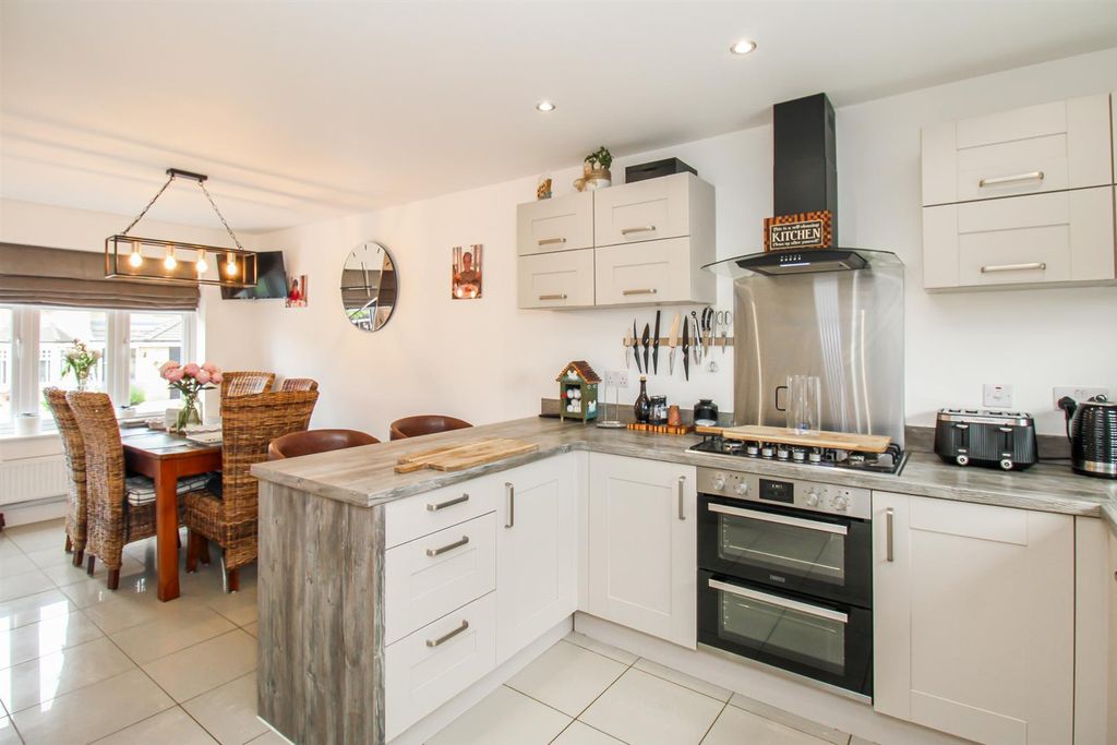 Property photo 3 of 24 Kitchen/Diner