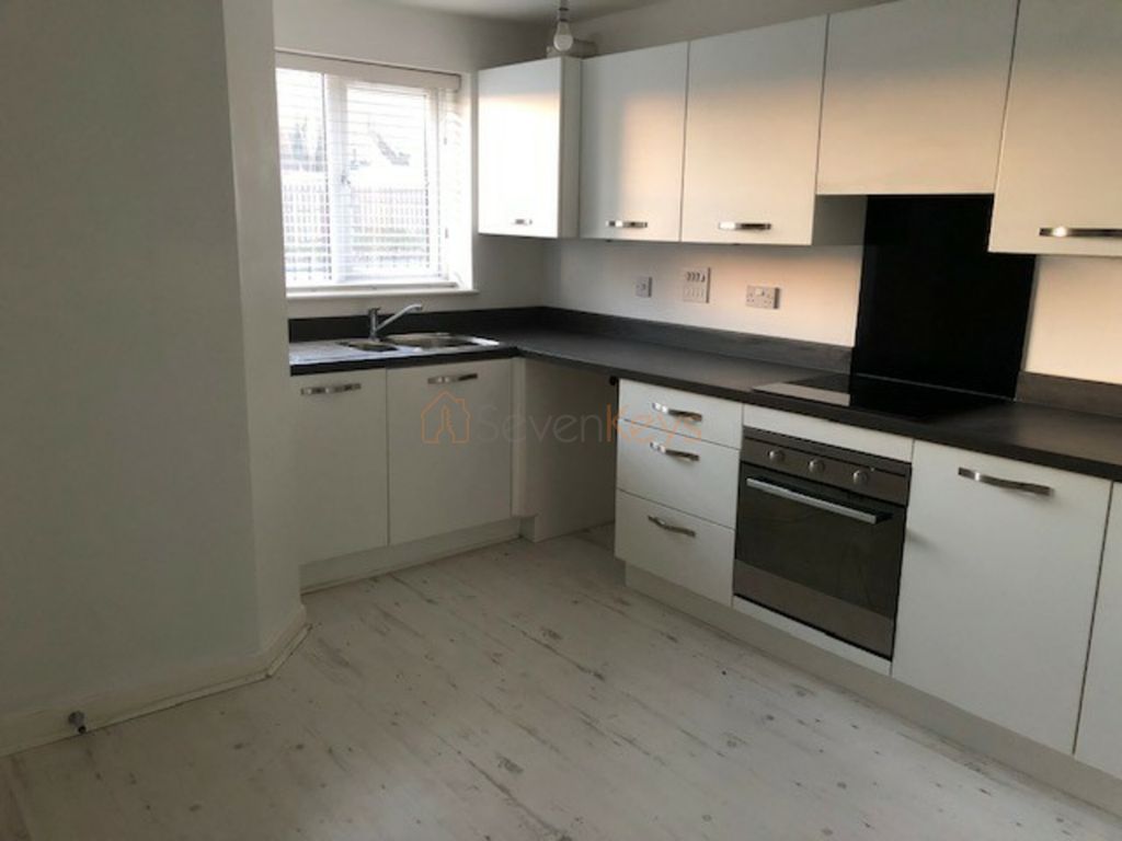 Property photo 2 of 11 Kitchen