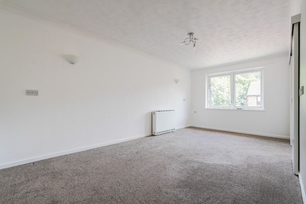 Property photo 2 of 13 3682794