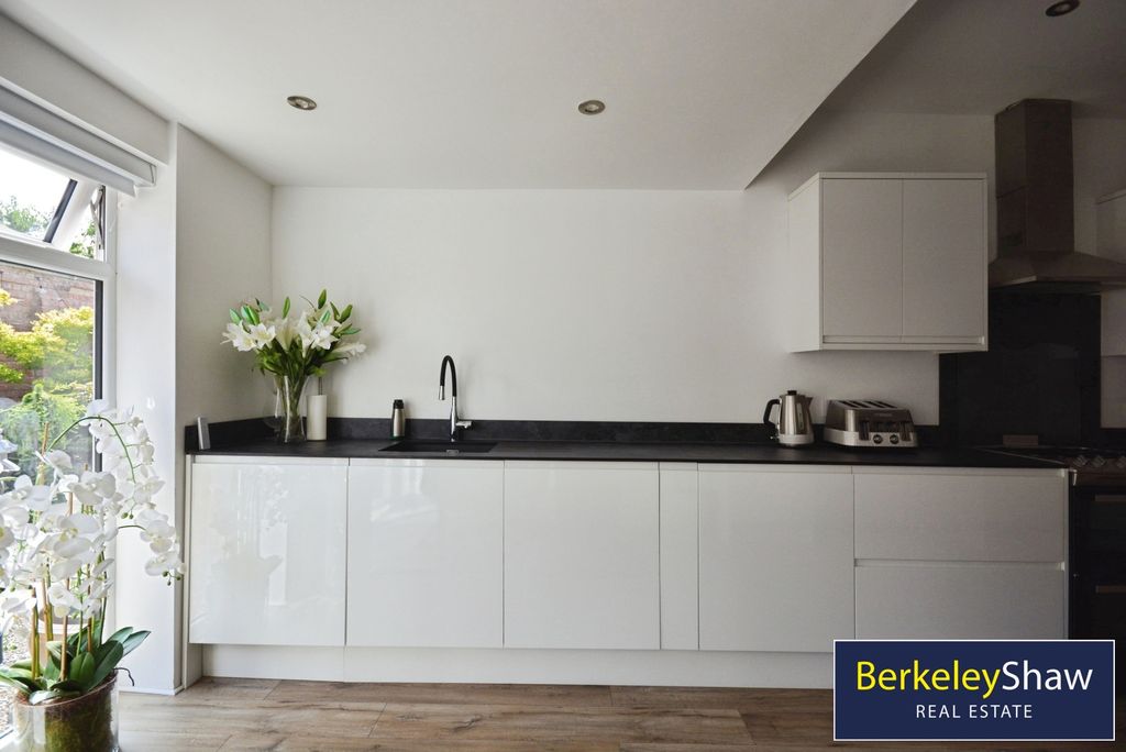 Property photo 3 of 20 Pbox-Img.Jpg