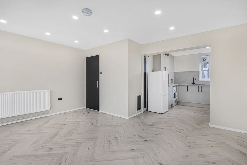 Property photo 3 of 14 Photo 12