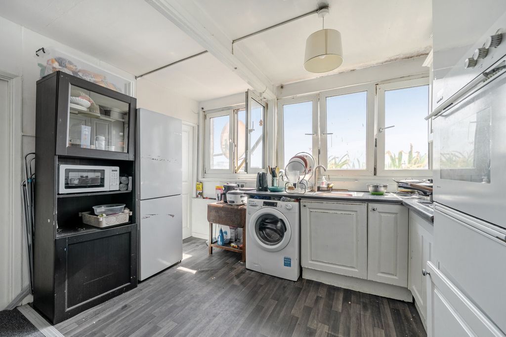 Property photo 3 of 13 1484732-11-6A47A2...