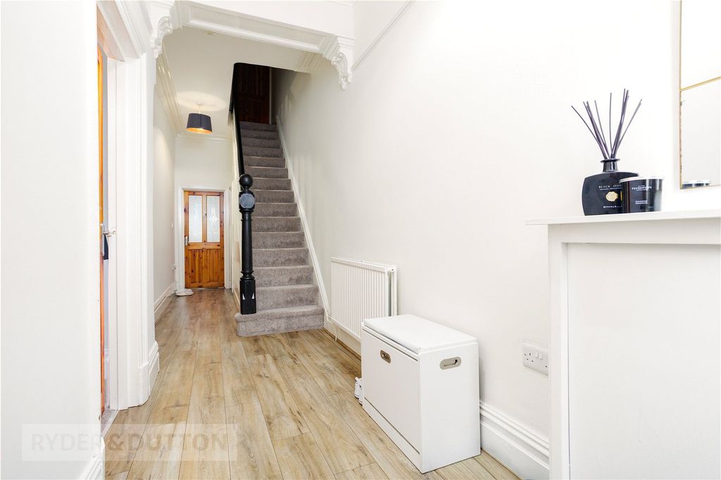 Property photo 3 of 27 Entrance Hall