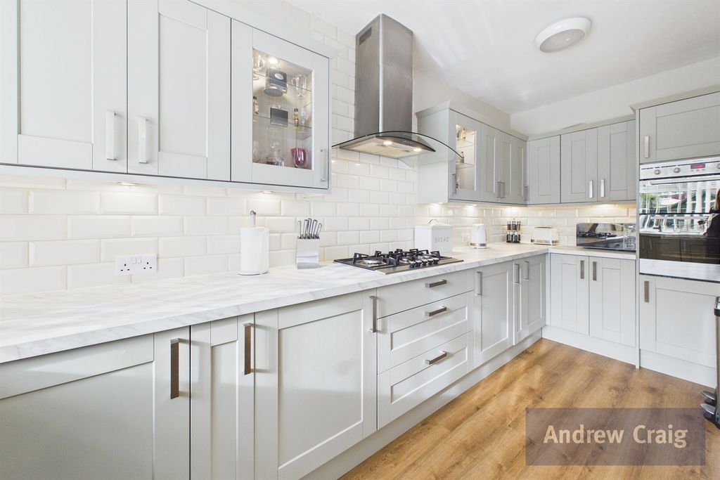 Property photo 3 of 20 Kitchen