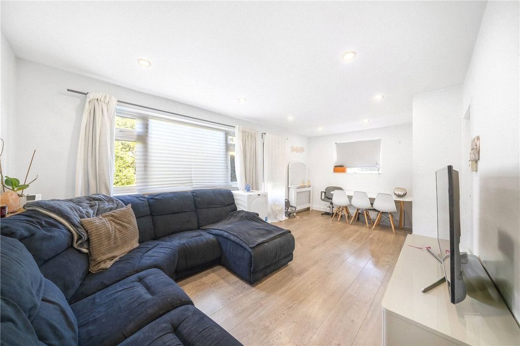 Property photo 3 of 11 Reception