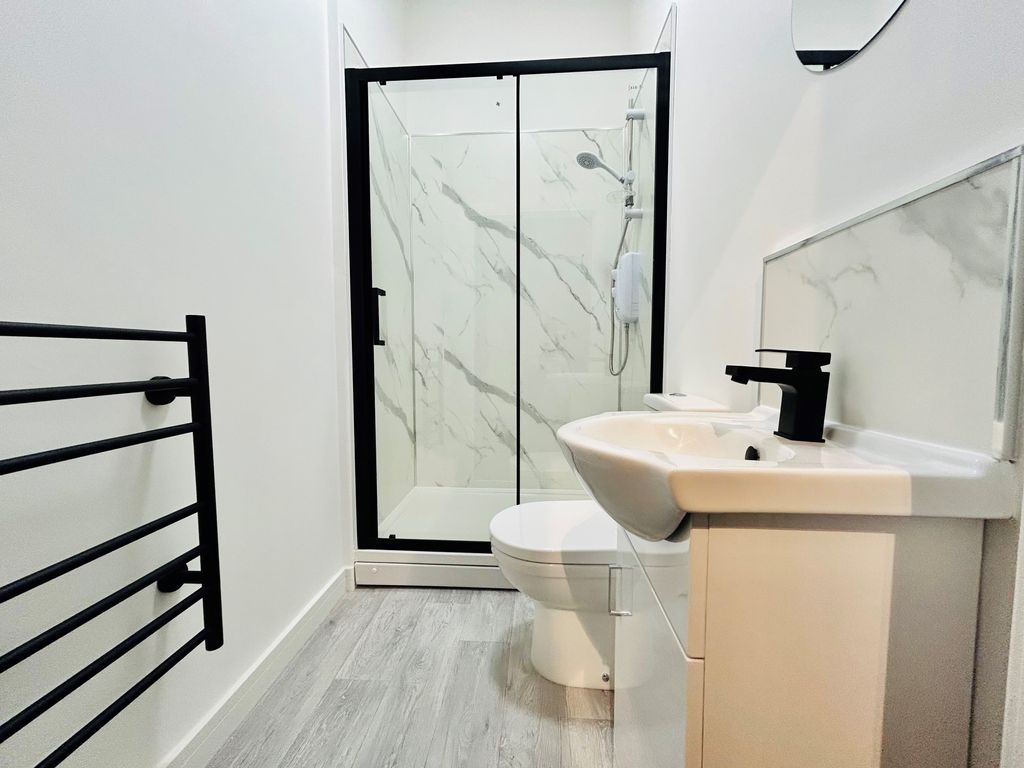 Property photo 1 of 5 Bathroom