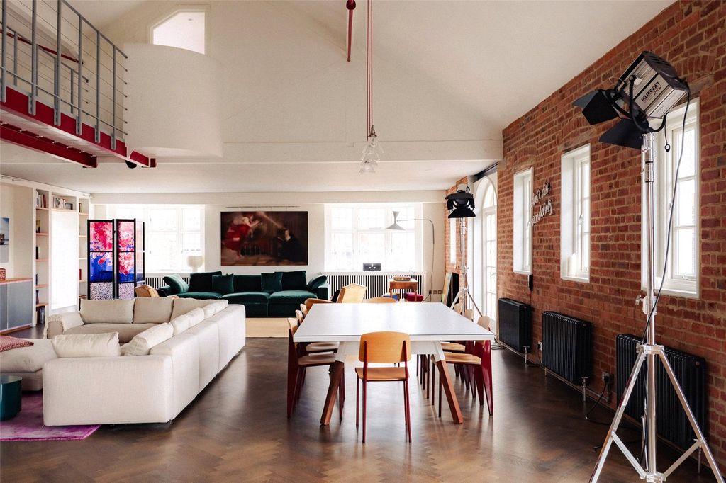 Property photo 3 of 25 Reception