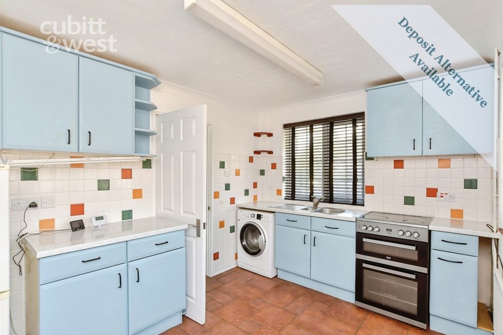 Property photo 3 of 13 Kitchen