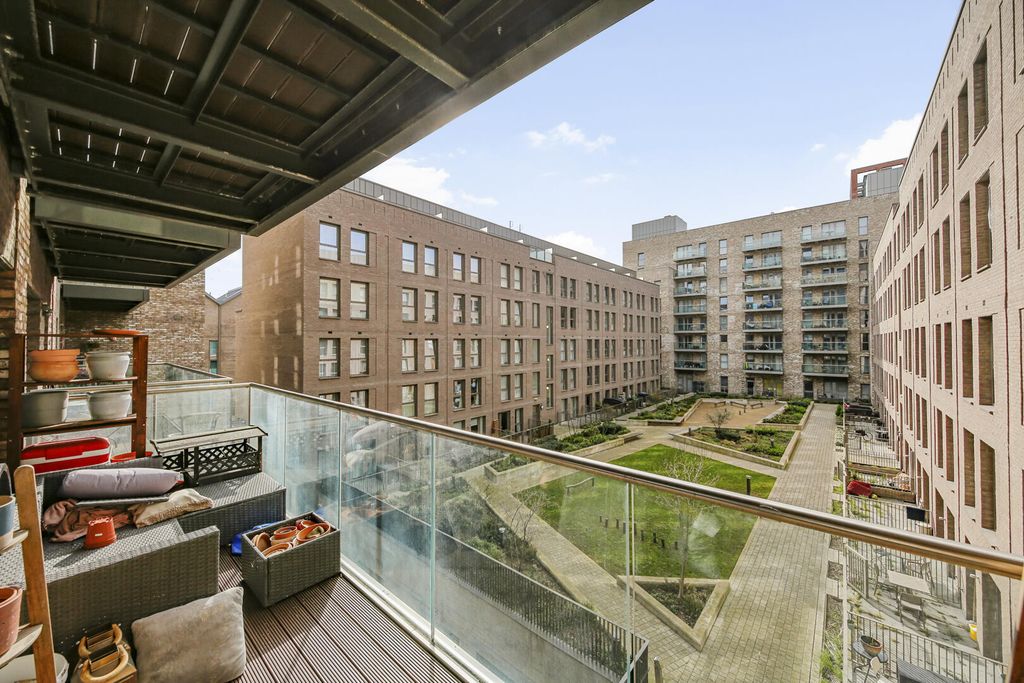 Property photo 3 of 21 Balcony