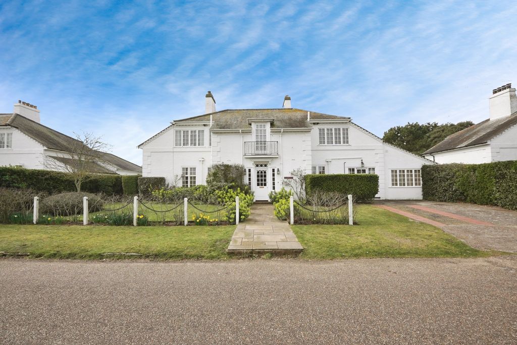 Property photo 1 of 17 Front