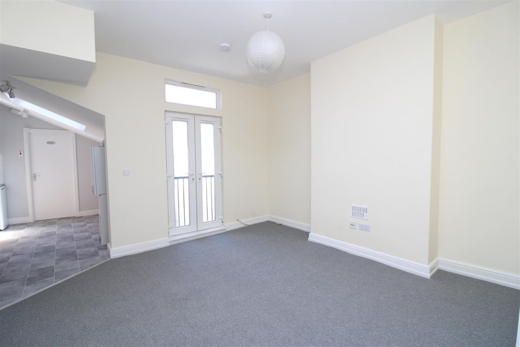 Property photo 2 of 5 Living Room