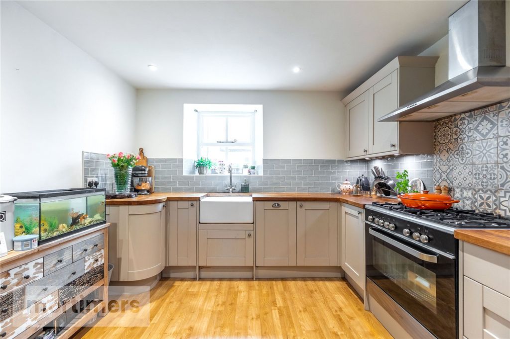 Property photo 3 of 23 Dining Kitchen
