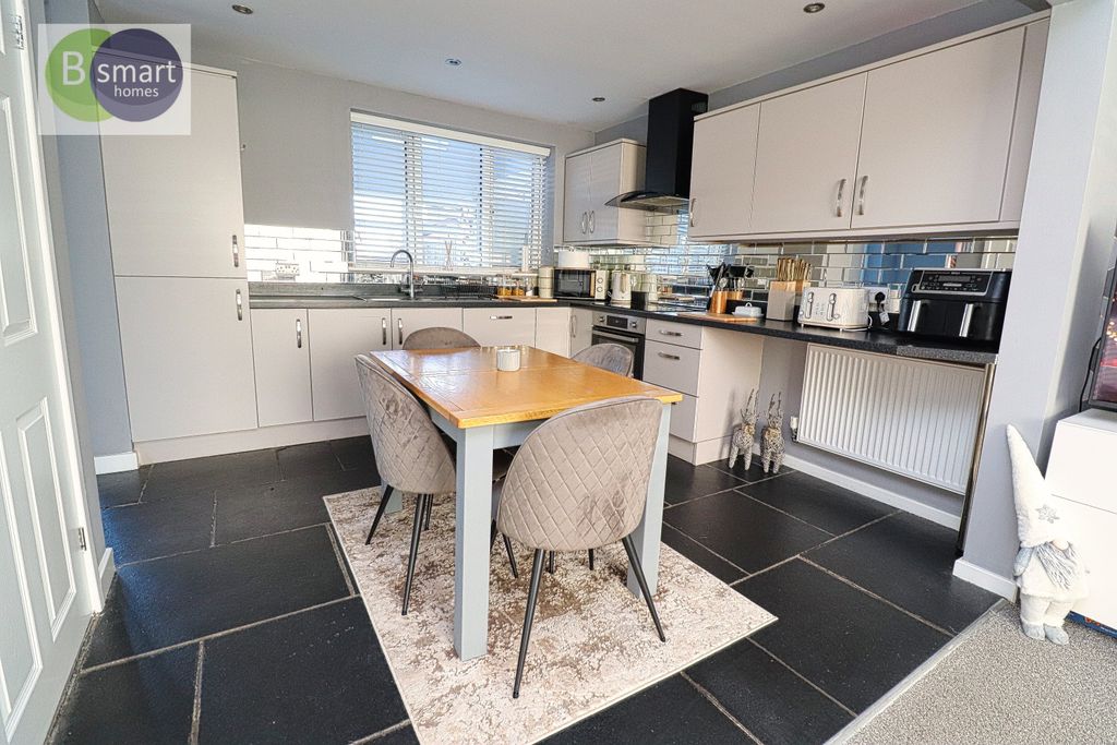 Property photo 2 of 17 Img_1624