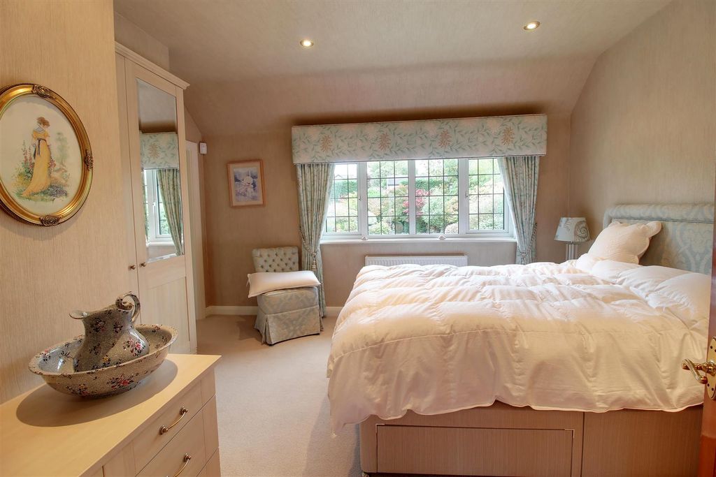 Additional image 18 of 4 bed detached house for saleBrookmans Avenue, Brookmans Park AL9