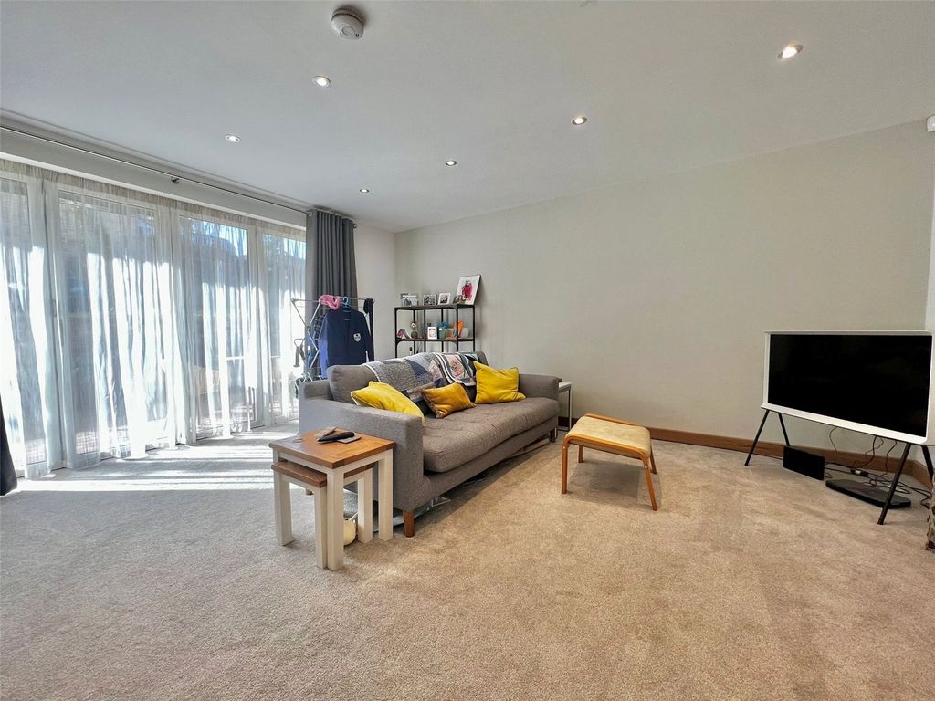 Property photo 2 of 11 Picture No. 21