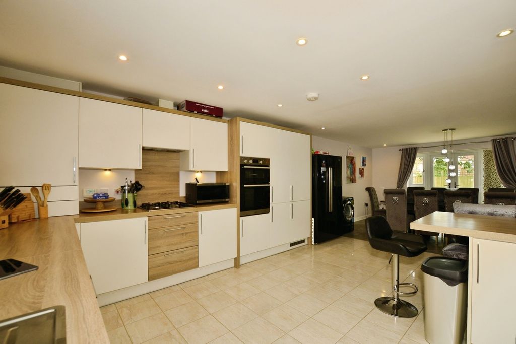 Property photo 2 of 17 Kitchen