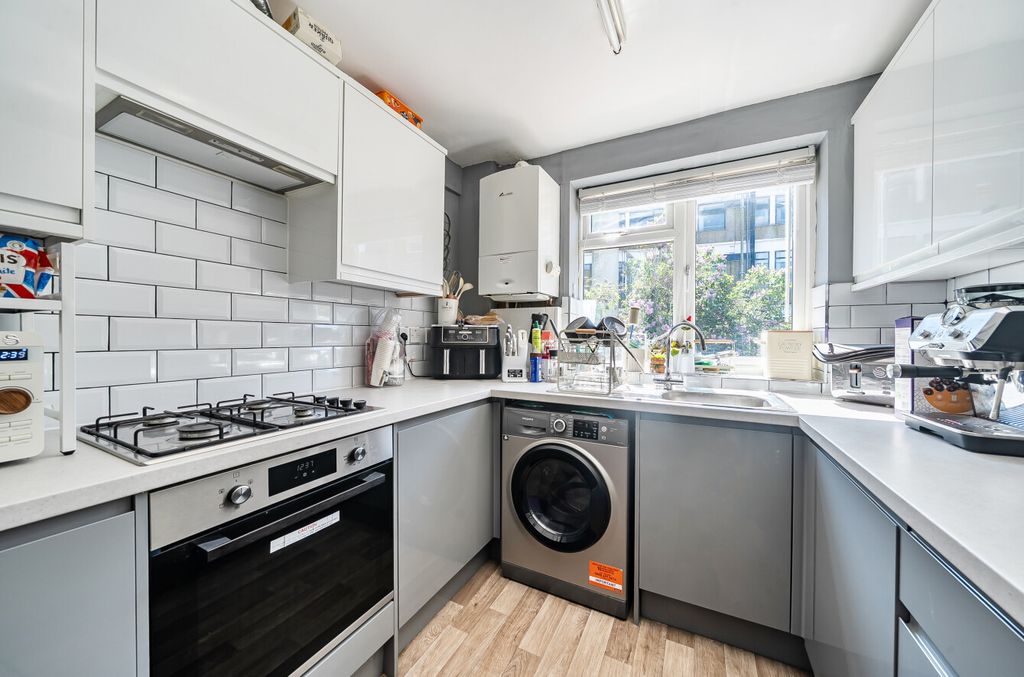Property photo 3 of 11 1451970-9-69Ef4F5...