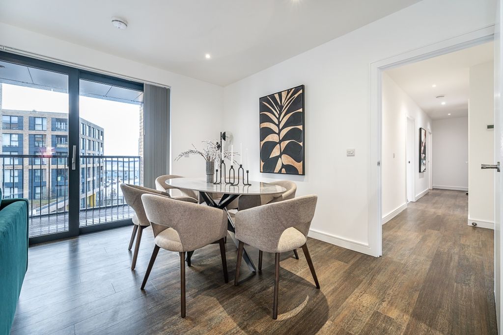 Property photo 3 of 14 Flat-15-Chadwick-...