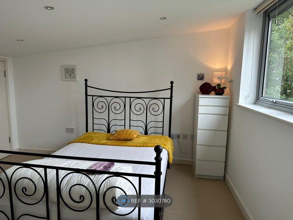 Property photo 1 of 2