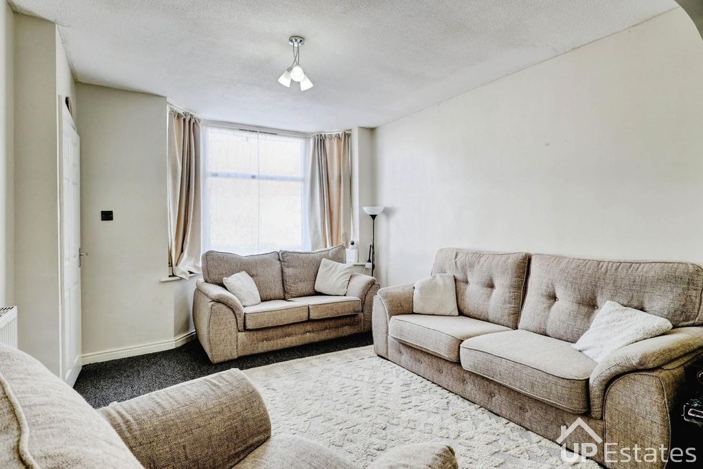 Property photo 2 of 17