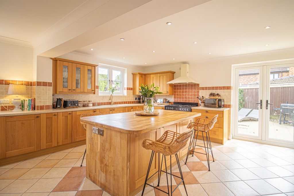 Property photo 2 of 34 5425684