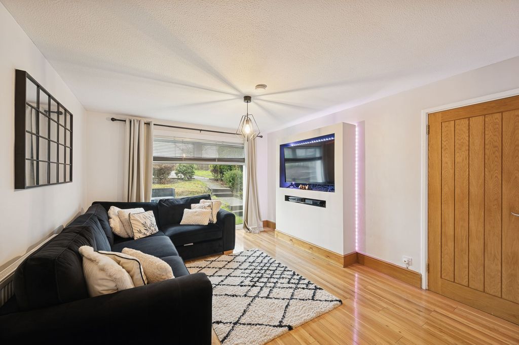 Property photo 3 of 27 Lounge Area