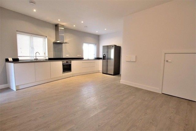 Property photo 3 of 7 Kit