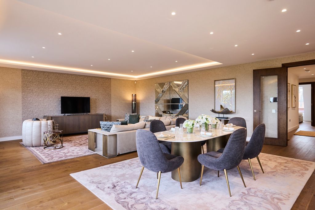 Property photo 1 of 11 Ln Bay 402_008