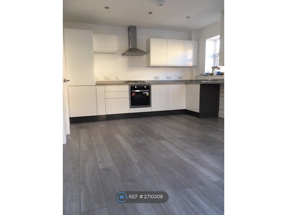 Property photo 3 of 8 Kitchen / Diner / Lounge