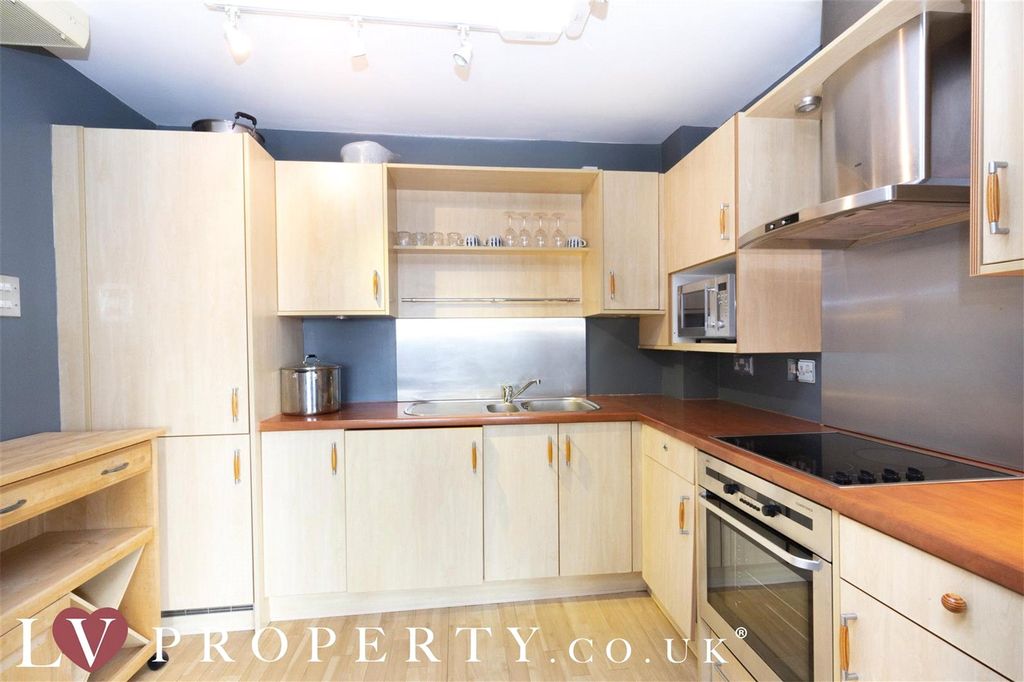 Property photo 3 of 13 N9.Jpg