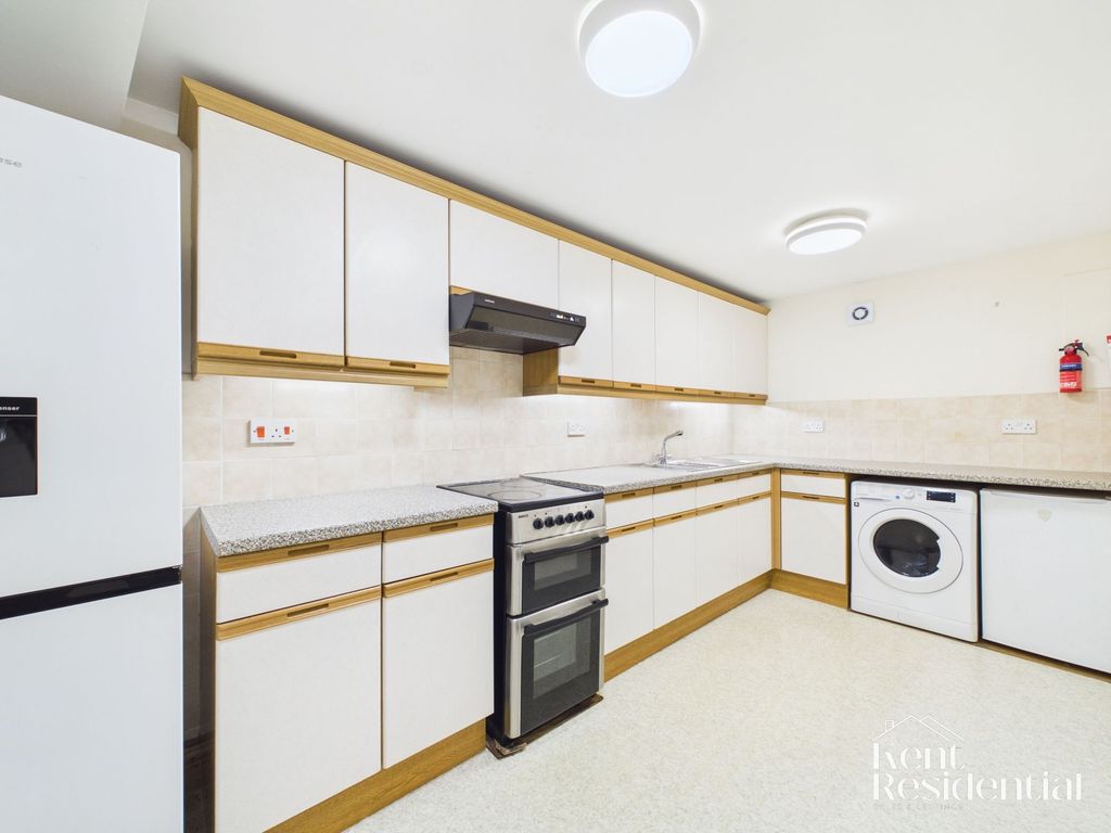 Property photo 3 of 8 Kitchen