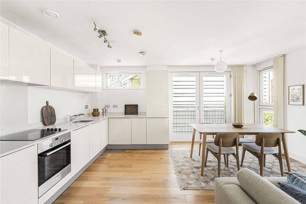 Property photo 3 of 17 Reception/Kitchen