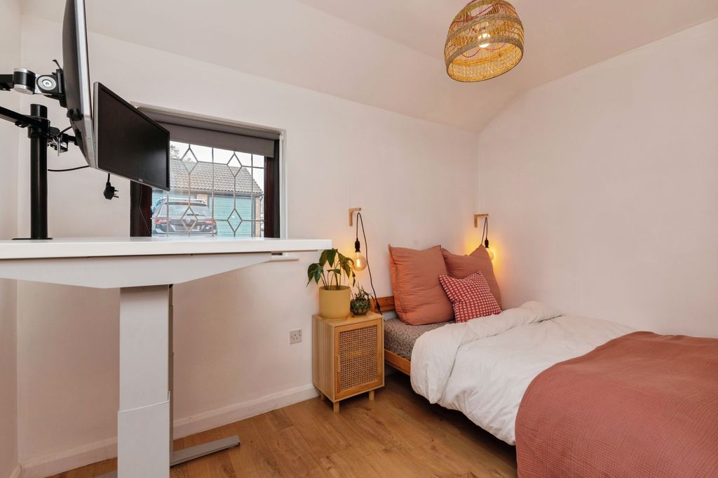 Additional image 14 of 2 bed flat for saleChurch Mews, Basildon SS15