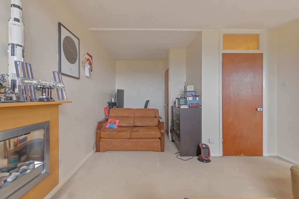 Property photo 3 of 10 28 Blake House - 10