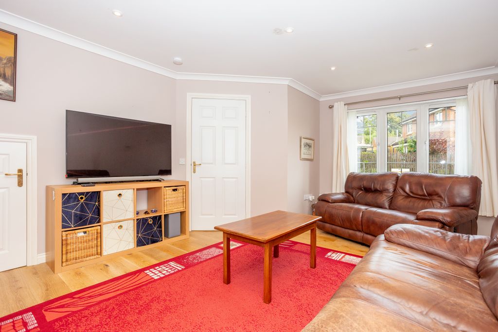 Property photo 3 of 36 Lounge