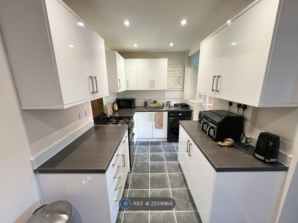 Property photo 3 of 13 Kitchen