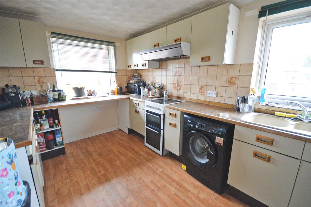 Property photo 3 of 9 Kitchen.Jpg