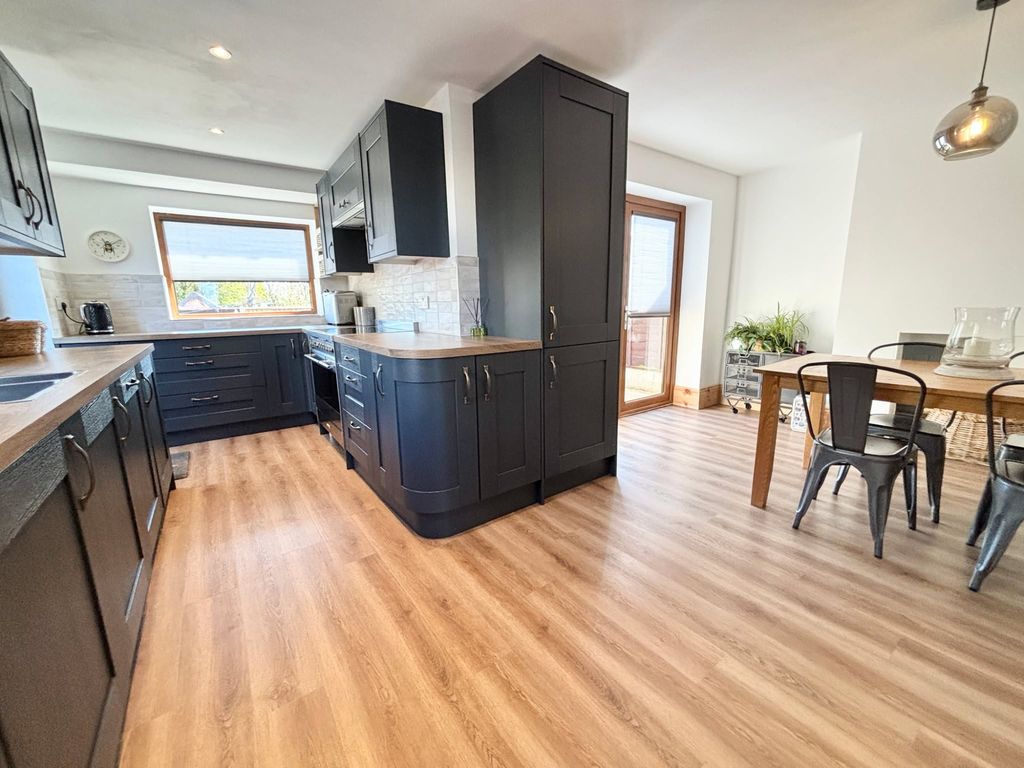 Property photo 2 of 27