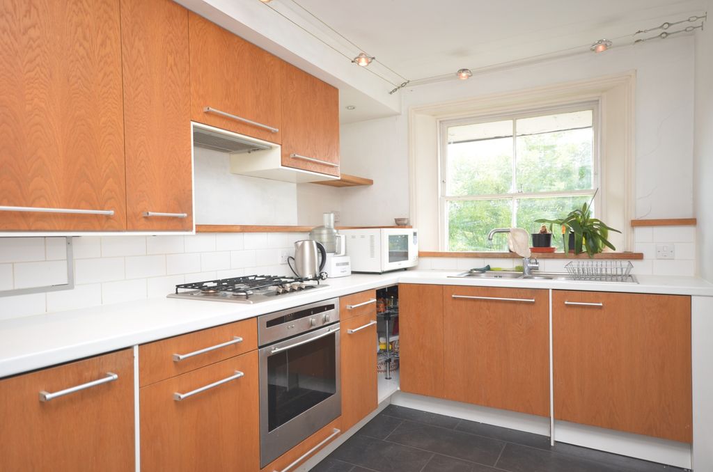 Property photo 2 of 7 Kitchen