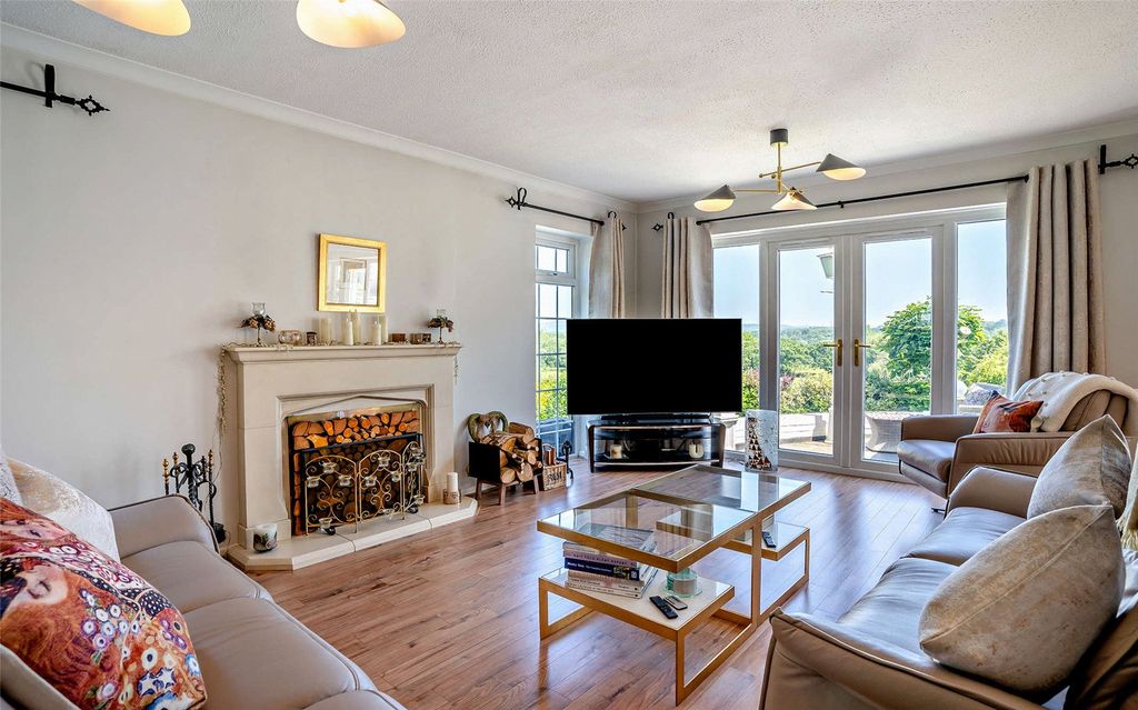 Property photo 3 of 20 Living
