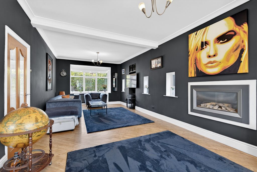 Property photo 2 of 50