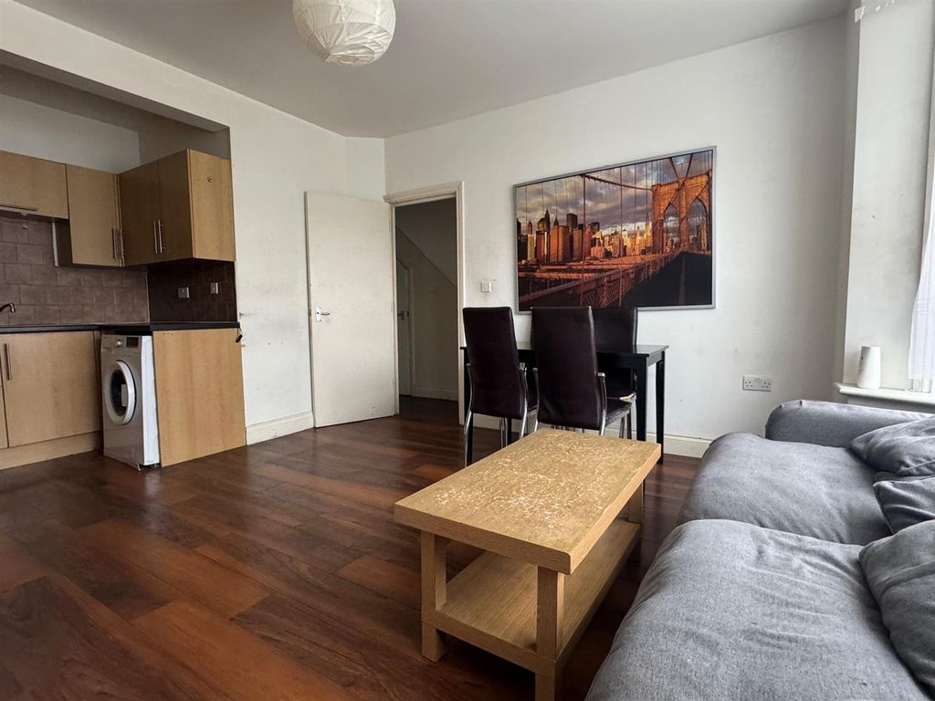 Property photo 2 of 9 Lounge 2_Inpixio.Jpg