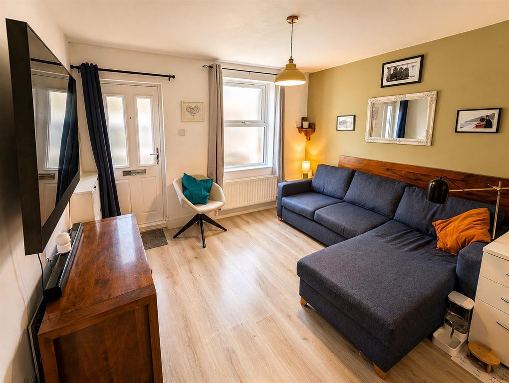 Property photo 1 of 17 Garland - Lounge.Png