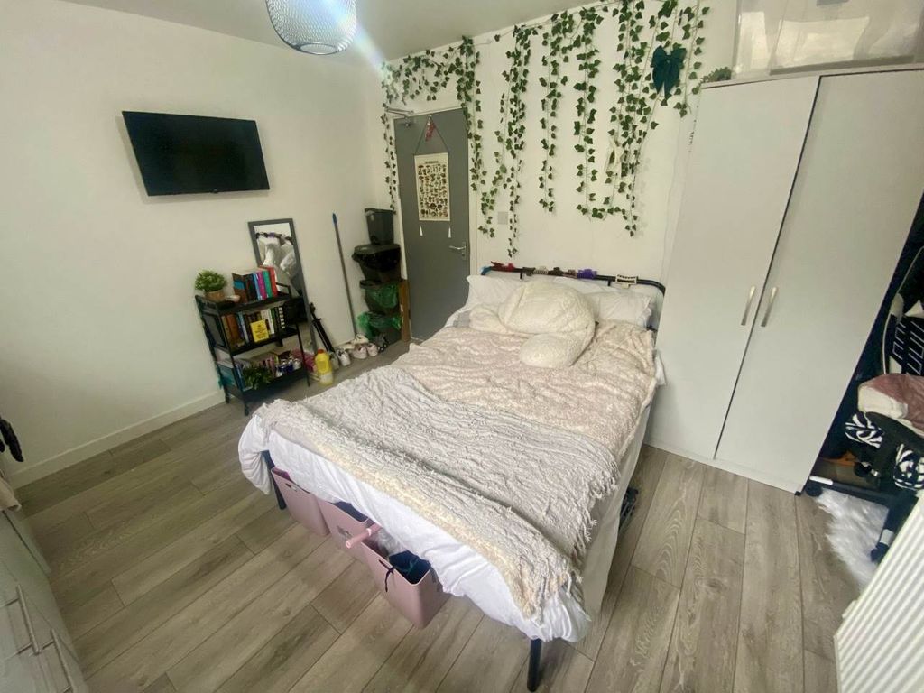Property photo 1 of 13 Bedroom 1