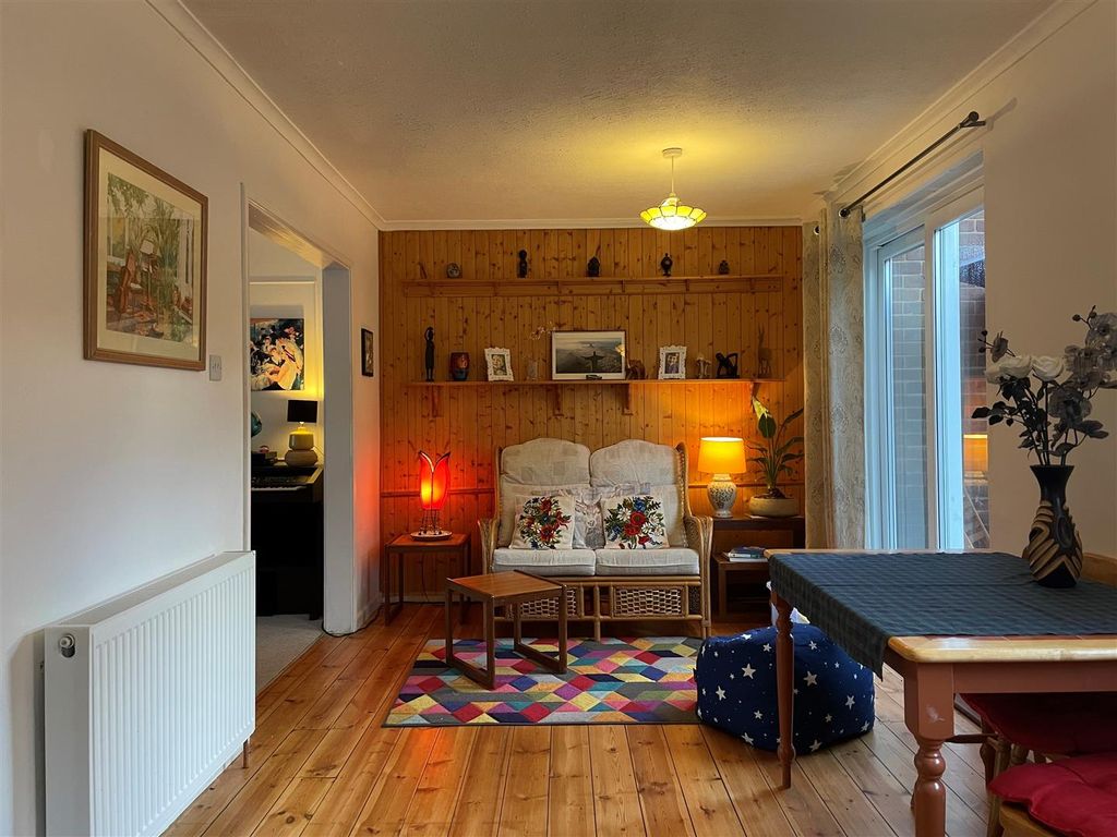 Property photo 3 of 10 Hastings Avenue 3 78.Jpg