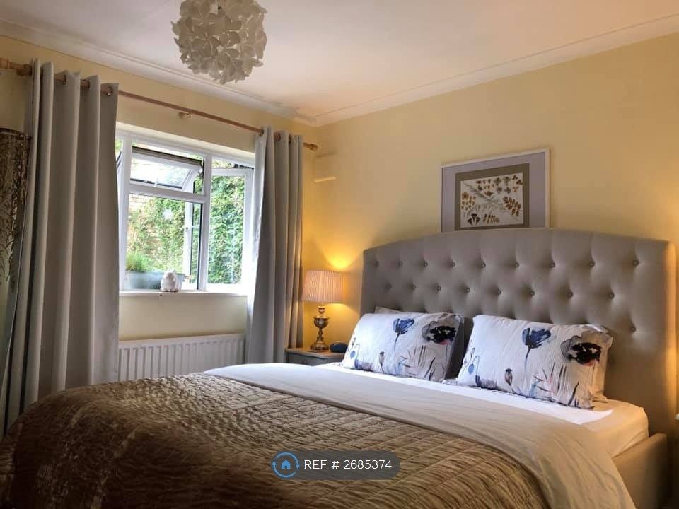 Property photo 2 of 9 Master Bedroom