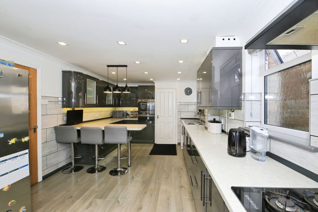 Property photo 3 of 25 Img_2685